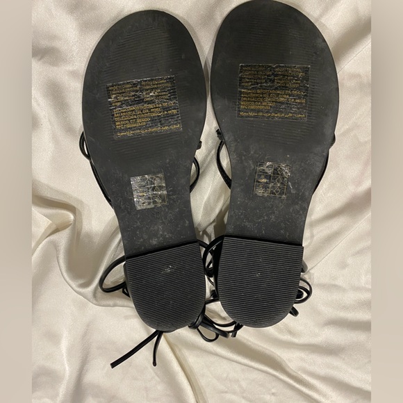 GUESS GLADIATOR WRAP SANDALS - SIZE 6.5 - Picture 3 of 9